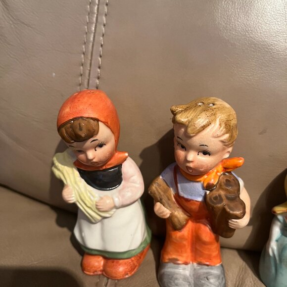 Vintage 3 Sets of dutch boy and girl  hummel like Japan salt and pepper shakers - Picture 2 of 4